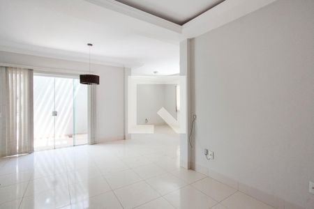 Sala de casa para alugar com 3 quartos, 176m² em Alto Umuarama, Uberlândia