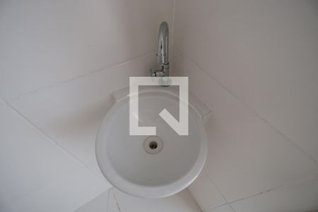 Banheiro de kitnet/studio para alugar com 1 quarto, 16m² em Casa Verde Alta, São Paulo