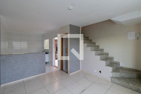 Sala/Cozinha de casa de condomínio à venda com 2 quartos, 70m² em Vila Ré, São Paulo