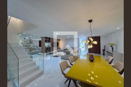 Sala de casa de condomínio à venda com 5 quartos, 407m² em Vargem Grande, Rio de Janeiro