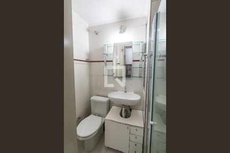 Banheiro de kitnet/studio para alugar com 1 quarto, 26m² em Liberdade, São Paulo