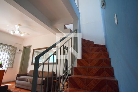 Escada  de casa à venda com 3 quartos, 154m² em Jardim Itu, Porto Alegre