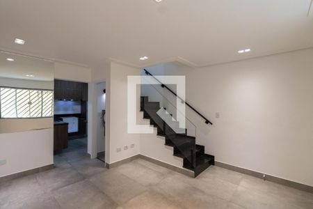 Sala de casa de condomínio à venda com 2 quartos, 87m² em Vila Guilhermina, São Paulo