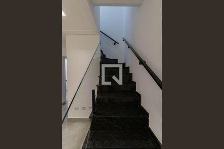 Escada de casa de condomínio à venda com 2 quartos, 87m² em Vila Guilhermina, São Paulo