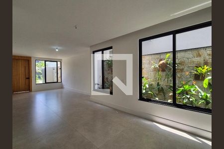 Sala de casa de condomínio à venda com 5 quartos, 440m² em Vargem Grande, Rio de Janeiro