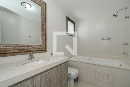 Banheiro da Suíte 1 de apartamento à venda com 3 quartos, 161m² em Moinhos de Vento, Porto Alegre