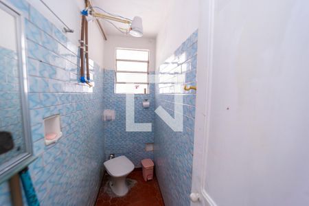 Banheiro de casa para alugar com 1 quarto, 33m² em Vila Buenos Aires, São Paulo