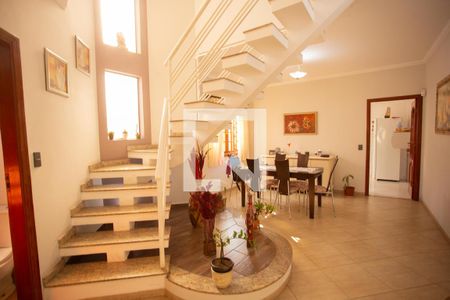 Escada de casa à venda com 3 quartos, 185m² em Santa Teresinha, São Paulo