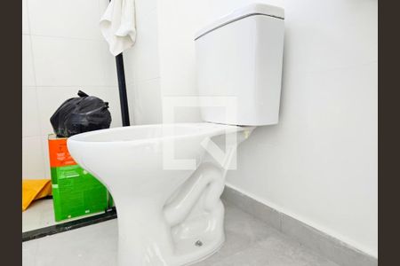 Banheiro Social de kitnet/studio para alugar com 1 quarto, 33m² em Vila Galvão, Guarulhos