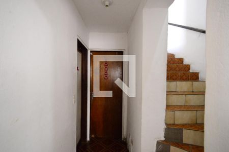 Escada de casa para alugar com 2 quartos, 160m² em Vila Nair, São Paulo