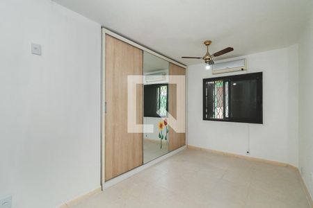 Quarto Suíte de casa à venda com 5 quartos, 220m² em Jardim do Salso, Porto Alegre