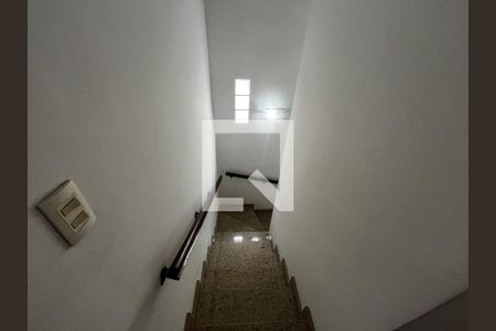 Escada de casa à venda com 3 quartos, 165m² em Parque Peruche, São Paulo