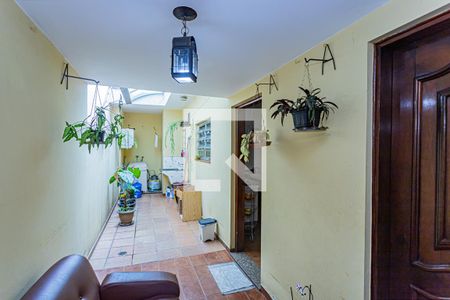 Área de servico e entrada de casa para alugar com 5 quartos, 330m² em Parque São Domingos, São Paulo