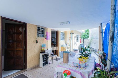 Quintal de casa à venda com 5 quartos, 330m² em Parque São Domingos, São Paulo