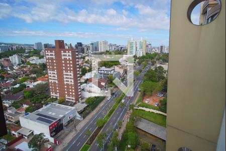 Sala - Vista de apartamento para alugar com 3 quartos, 245m² em Higienópolis, Porto Alegre