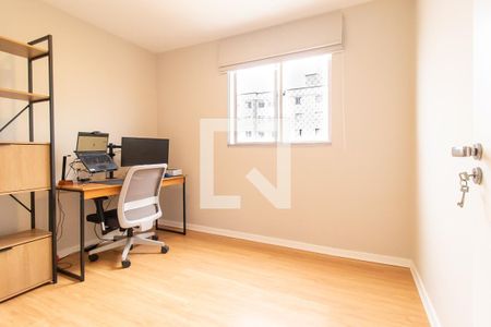 Quarto 2 de apartamento para alugar com 2 quartos, 52m² em Xaxim, Curitiba