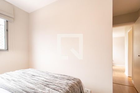 Quarto 1 de apartamento para alugar com 2 quartos, 52m² em Xaxim, Curitiba