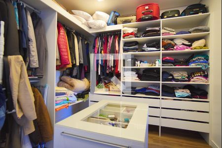 Closet da Suíte 1 de casa de condomínio à venda com 3 quartos, 241m² em Sarandi, Porto Alegre