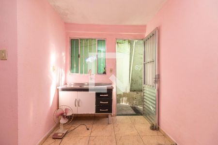 Sala/Cozinha de casa para alugar com 1 quarto, 250m² em Parque dos Bancarios, São Paulo