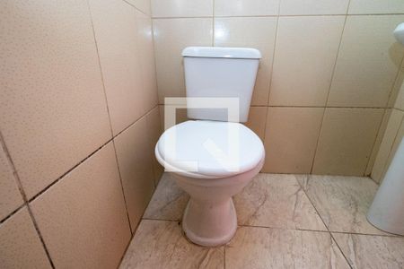 Banheiro de casa para alugar com 1 quarto, 250m² em Parque dos Bancarios, São Paulo