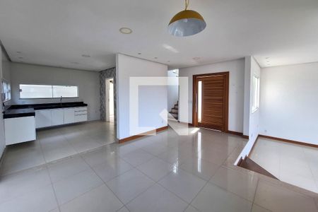 Sala de casa de condomínio para alugar com 3 quartos, 360m² em Camboinhas, Niterói