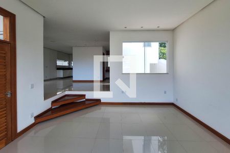 Sala de casa de condomínio para alugar com 3 quartos, 360m² em Camboinhas, Niterói