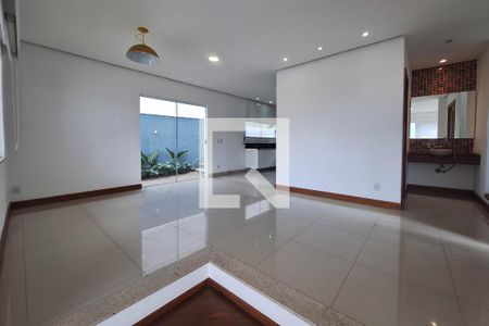 Sala de casa de condomínio para alugar com 3 quartos, 360m² em Camboinhas, Niterói