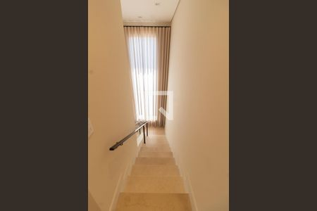 Escada de casa de condomínio para alugar com 3 quartos, 200m² em Vila José Iório, Campinas