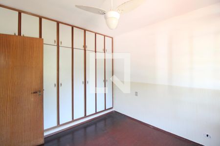 Quarto de casa à venda com 3 quartos, 411m² em Interlagos, São Paulo