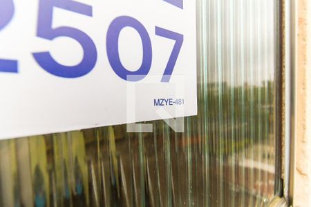 Placa de apartamento à venda com 2 quartos, 56m² em Conjunto Residencial José Bonifácio, São Paulo