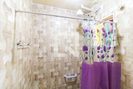 Banheiro de apartamento à venda com 2 quartos, 56m² em Conjunto Residencial José Bonifácio, São Paulo