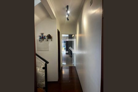 Corredor de casa à venda com 3 quartos, 225m² em Olímpico, São Caetano do Sul