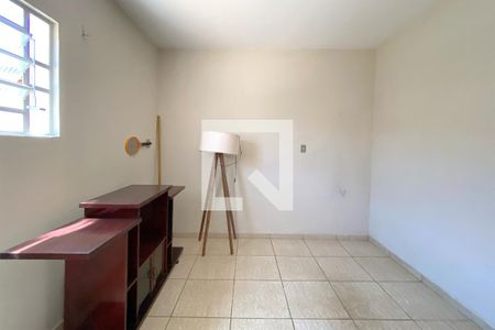 Edícula - Quarto de casa para alugar com 3 quartos, 360m² em Renascença, Belo Horizonte