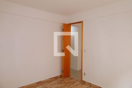 Quarto 1 de apartamento para alugar com 2 quartos, 45m² em Jardim Redil, São Paulo