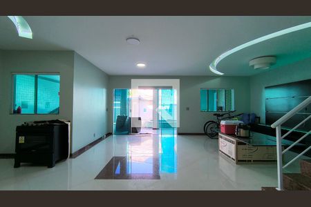 Sala de casa de condomínio à venda com 3 quartos, 300m² em Vargem Pequena, Rio de Janeiro