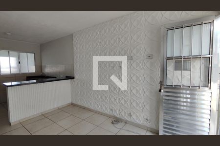 Sala de casa de condomínio para alugar com 2 quartos, 60m² em Parque Sao Francisco, Ferraz de Vasconcelos