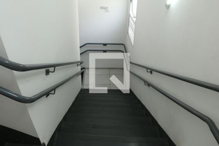 Escada de apartamento para alugar com 2 quartos, 48m² em Jardim Alvorada, Nova Iguaçu