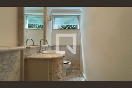 Lavabo de casa para alugar com 4 quartos, 220m² em Vila Madalena, São Paulo