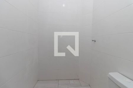 Banheiro Social de apartamento para alugar com 1 quarto, 49m² em Vila Ayrosa, São Paulo