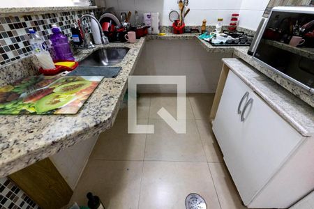Cozinha de apartamento para alugar com 1 quarto, 80m² em Santa Ifigênia, São Paulo