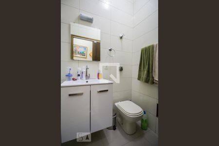 Banheiro social 2 de casa à venda com 5 quartos, 180m² em Pinheiros, São Paulo