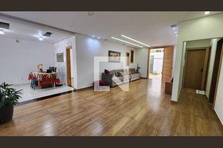 Sala de casa para alugar com 4 quartos, 384m² em Santa Cruz Industrial, Contagem