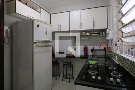 Cozinha de casa à venda com 2 quartos, 62m² em Fernão Dias, Belo Horizonte