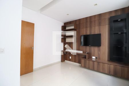 Sala de TV de casa de condomínio para alugar com 3 quartos, 300m² em Gávea, Uberlândia