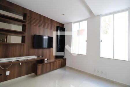 Sala de TV de casa de condomínio para alugar com 3 quartos, 300m² em Gávea, Uberlândia