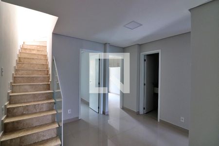 Sala de casa de condomínio à venda com 3 quartos, 106m² em Nova Petrópolis, São Bernardo do Campo