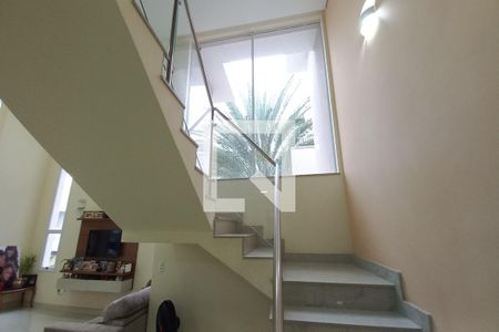 Escada de casa de condomínio para alugar com 4 quartos, 323m² em Swiss Park, Campinas