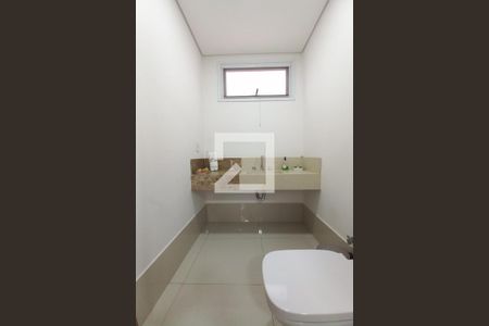 Lavabo de casa de condomínio para alugar com 4 quartos, 323m² em Swiss Park, Campinas