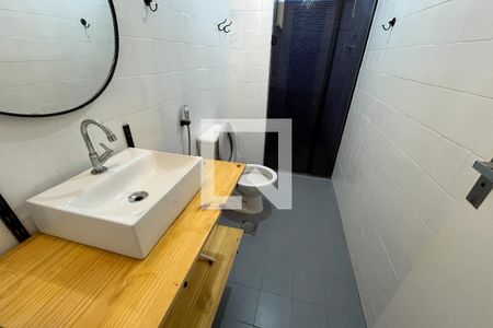 Banheiro de apartamento à venda com 1 quarto, 50m² em Jardim Guanabara, Rio de Janeiro