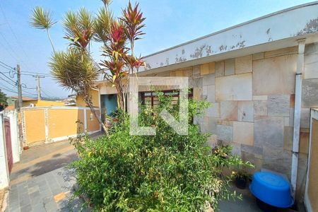 Casa à venda com 264m², 4 quartos e 2 vagasFachada